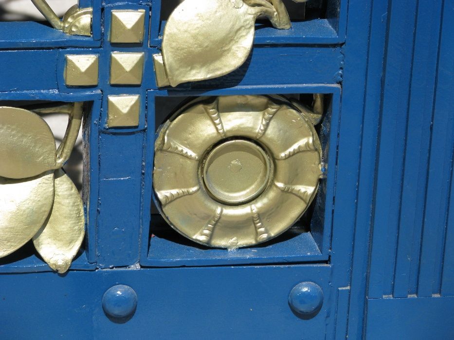 Піскоструй ,воріт,перил,автомобільних дисків,реставрація виробів.