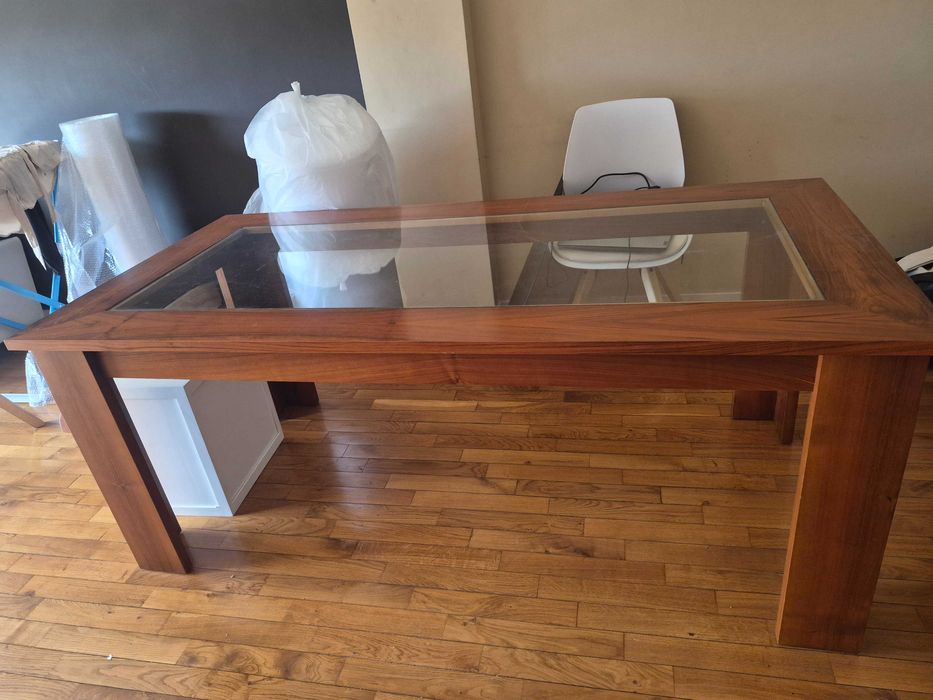 Mesa de jantar em raiz de nogueira com as respetivas 6 cadeiras