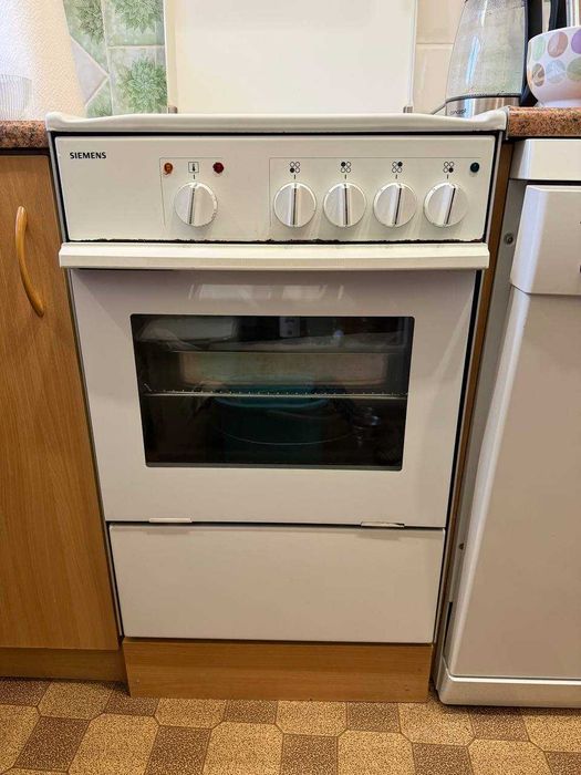 Продам электроплиту Siemens в хорошем состоянии.