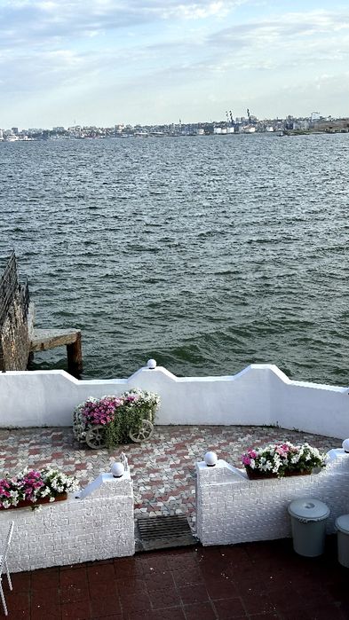 Сдам дом на самом берегу моря посуточно