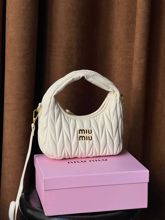 Сумка MIU MIU Wonder Matelasse Leather Hobo молочный Миу Миу хобо
