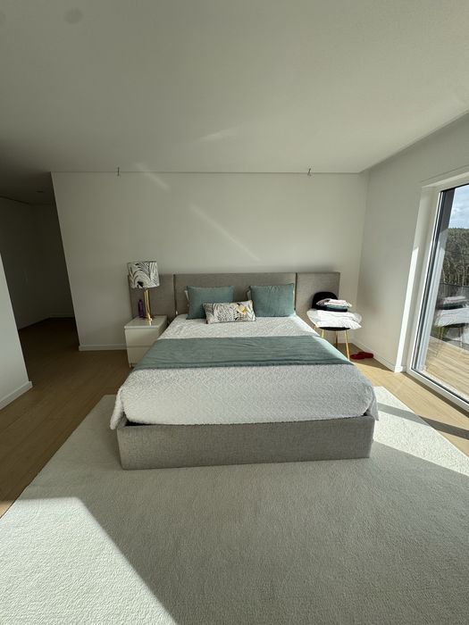 Cama estofada + colchao + estrado