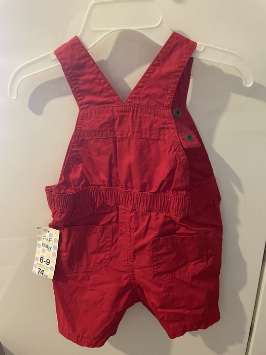 Czerwone ogrodniczki