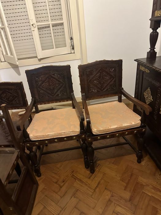 Móveis de jantar, cama e mesa de jantar extensivel