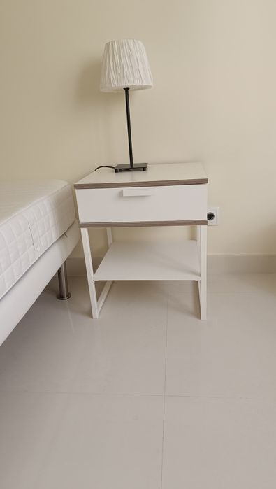 2 Estrados 80x 200 + Colchão 160x200 + Mesinhas