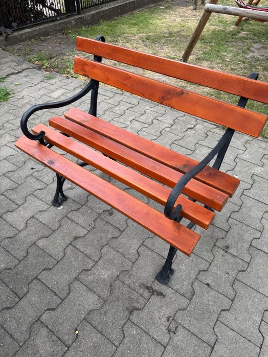 Używany zestaw ogrodowy , stół plus 4 ławki