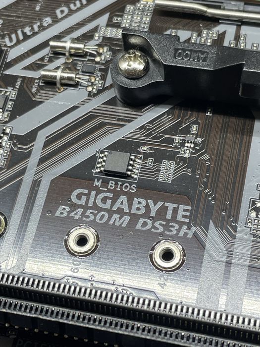 Материнська плата b450m ds3H