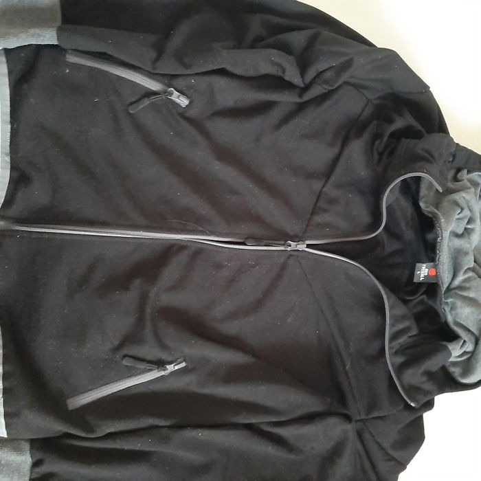 Bluza dresowa chłopięca męska r. M/L kaptur czarna
