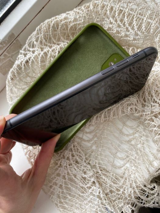 Iphone 11 i 64 gb Neverlock в гарному стані!