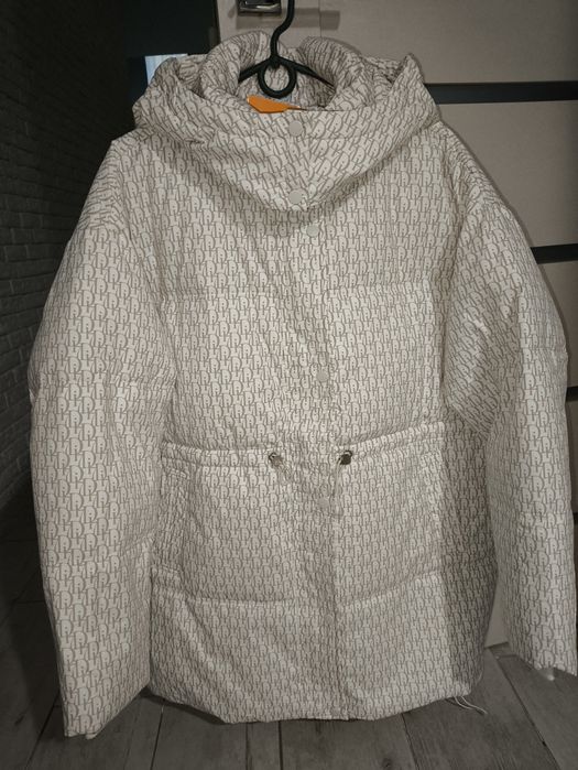 Стильна подовжена куртка