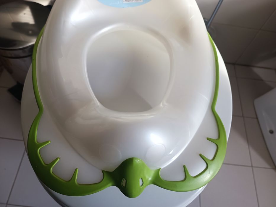 Redutor de sanita para criança