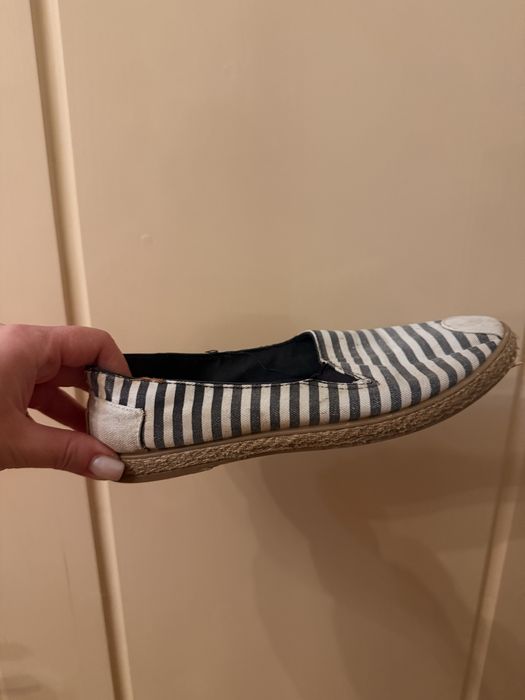 Подарую взуття 36 р