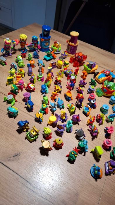 Super Zings ok 100szt plus autka i skrytki
