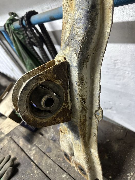 Балка поперечина подрамник митсубиши лансер 9