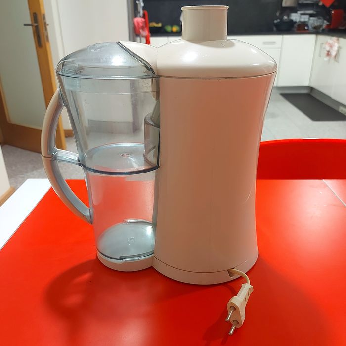 Máquina de fazer sumos Moulinex