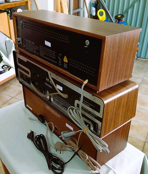 Lote de três rádios de mesa