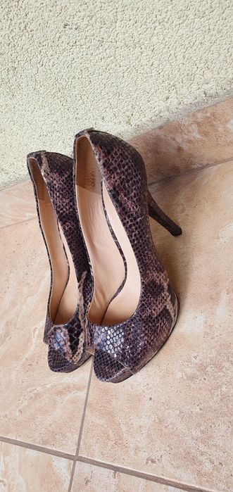 Buty szpilki GUESS rozmiar 36 wkładka 23cm wysokość 12cm