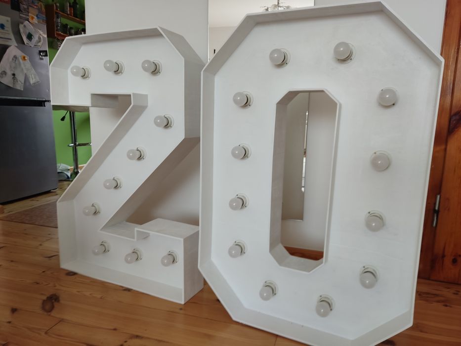 Cyfry LED w 3 D ,,20'' .