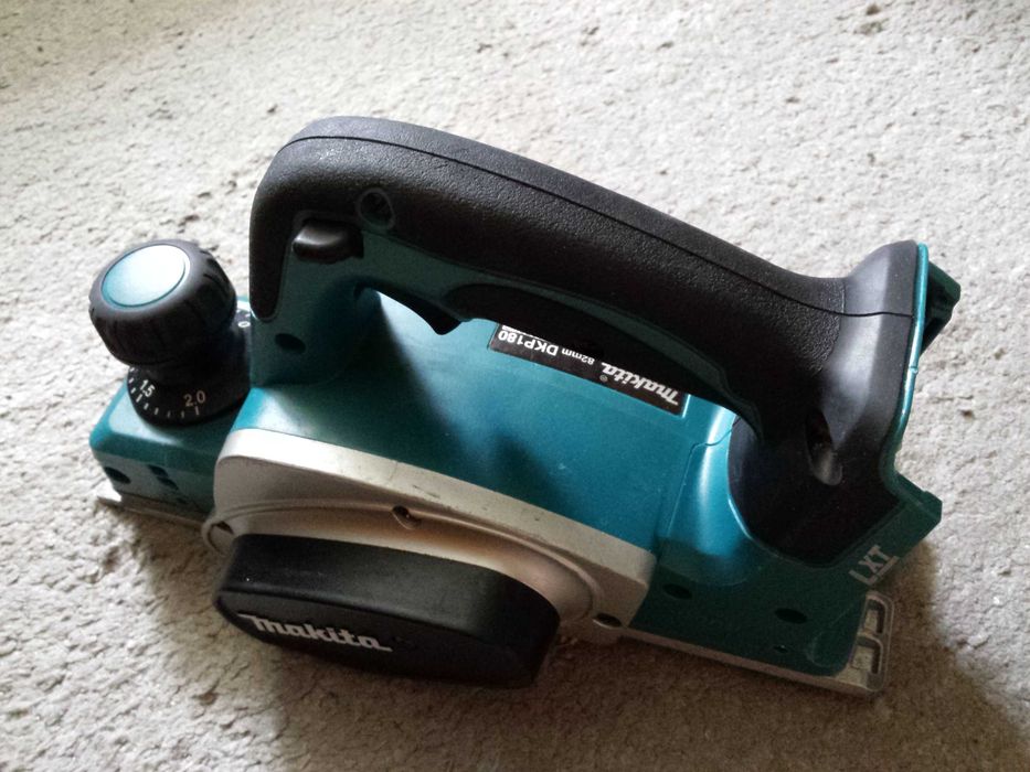 Makita DKP180 strug 18V LXT akumulatorowy do drewna 82mm hebel