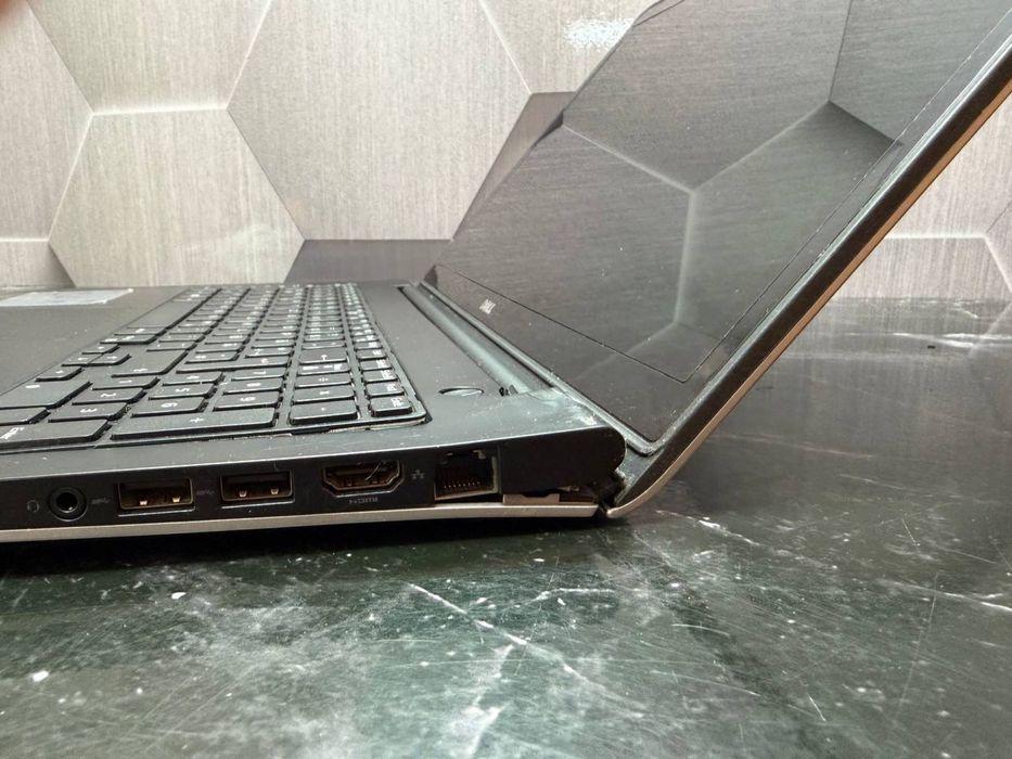 Ноутбук Dell P39F