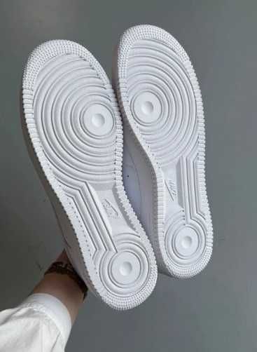 Nike_Air_Force_1_Low_'07_White R.42