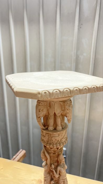 Mesa se apoio Esculpida