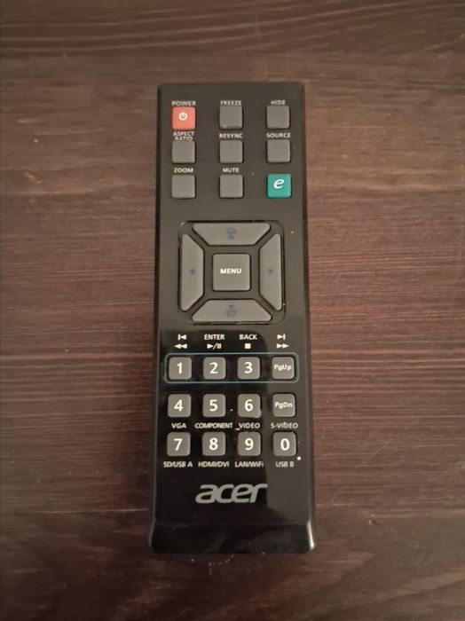 Projektor acer x1311wh dlp