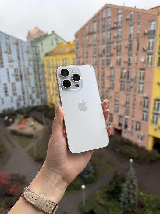 99% Аккум iPhone 15 Pro 256Gb White Titanium Neverlock айфон про