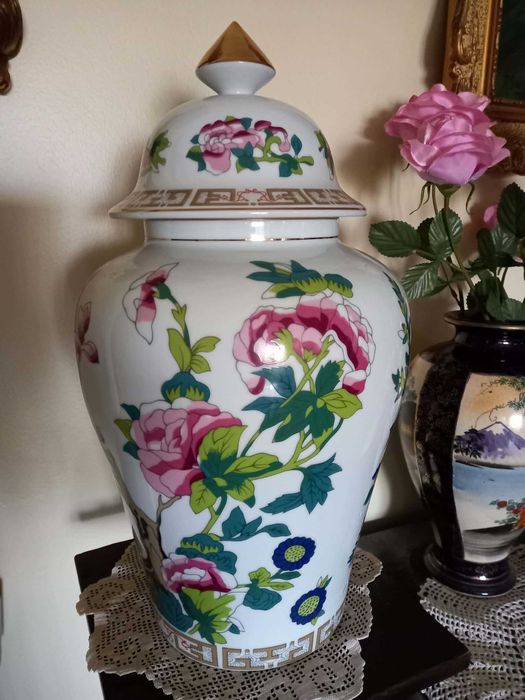 Par de Jarrões Grandes (43 cm) em Porcelana – Estilo Oriental