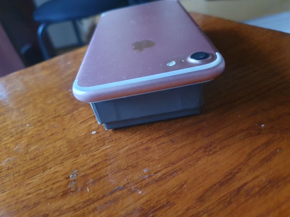 Продам айфон 7 на 32