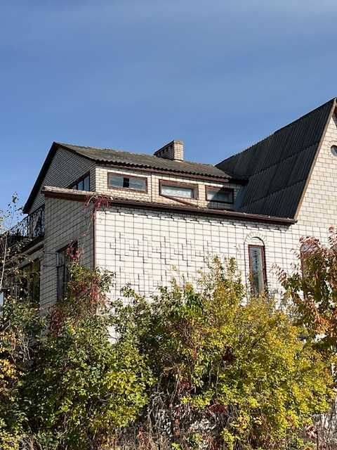 Продається двоповерховий буд. м. Жмеринка, вул. Зоряна, 24– 65000 у.е.