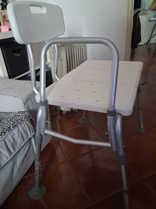 Cadeira de banho  dentro e fora com pés anti derrapante