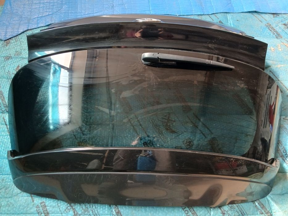 Klapa bagażnika spoiler  TOYOTA YARIS IV 1g3