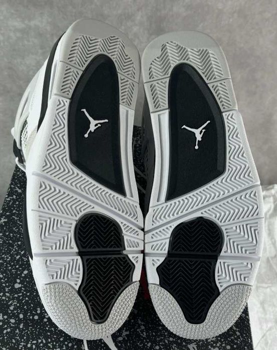 Jordan 4 Retro Military Black R.39