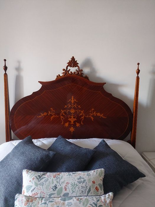 Cama em mogno estilo Quen Anne