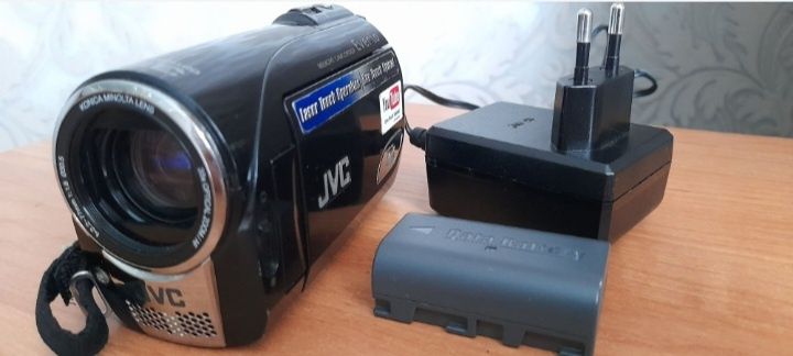 Цифровая видеокамера JVC Everio