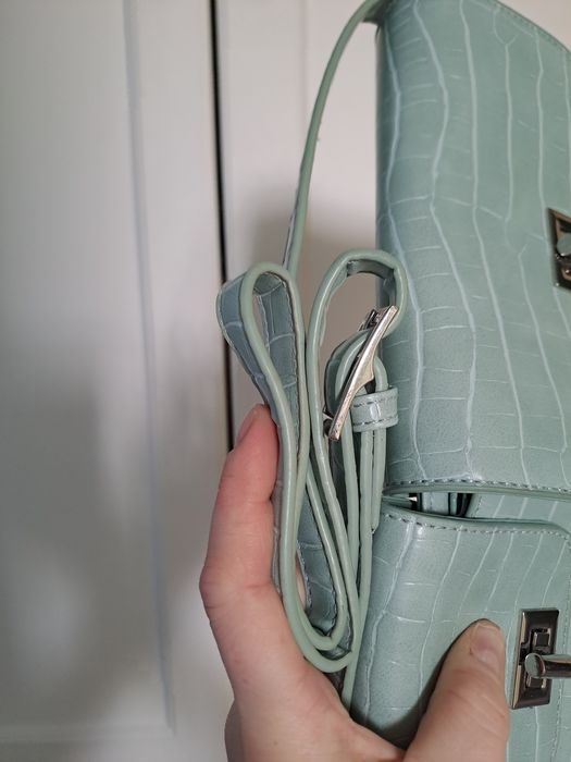 Mietowa torebka na wiosnę,na ramię Stan bdb.