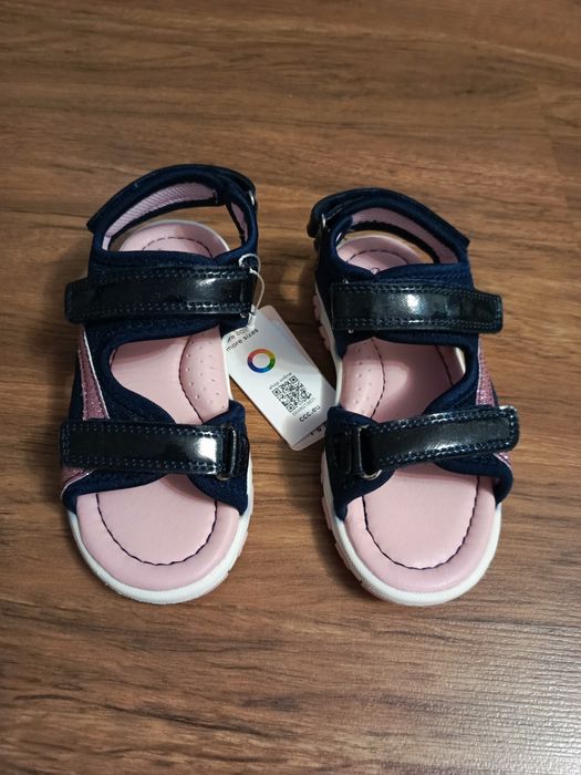Sandały nowe rozm. 28