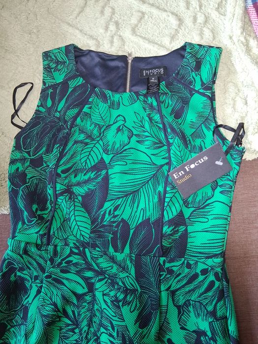 Vestido nunca usado com selo ainda. EN FOCUS