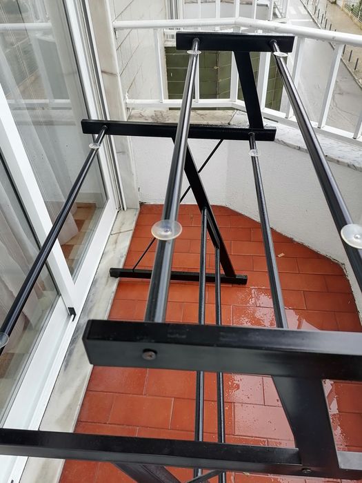 Escrivaninha ou mesa de sala com 2 vidros