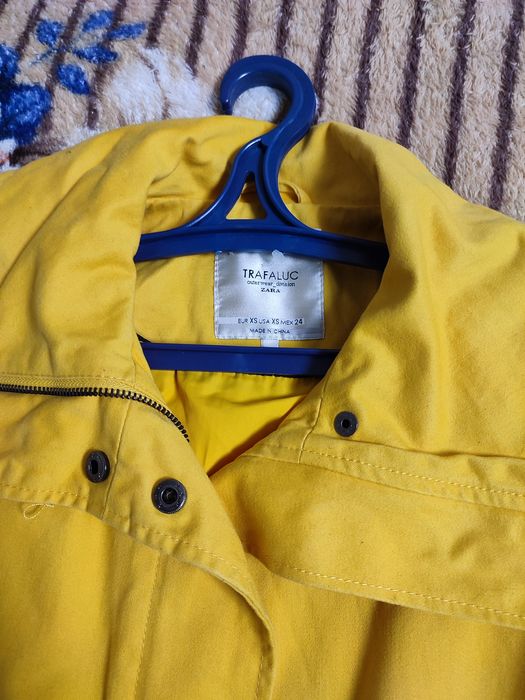 Жіноча парка на весну