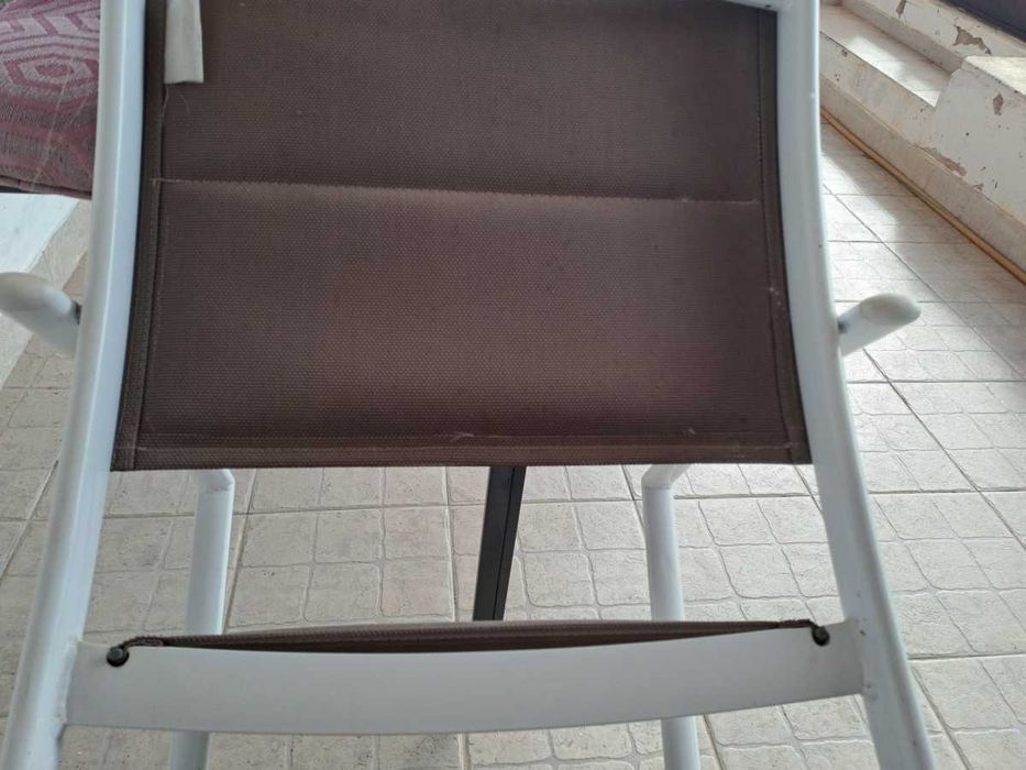 Mesa de vidro preta e 4 cadeiras