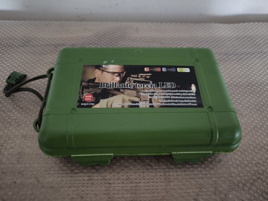 Laser taktyczny 800m + etui