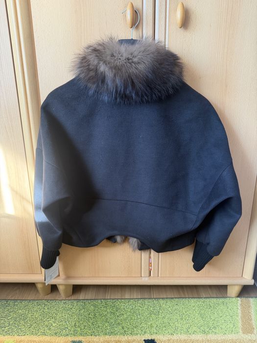 Kurtka zapinana z naturalnym obszyciem