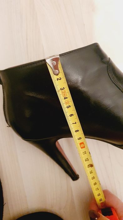 skórzane botki na obcasie Kazar krótkie kozaki /szpilka  39 / 40
