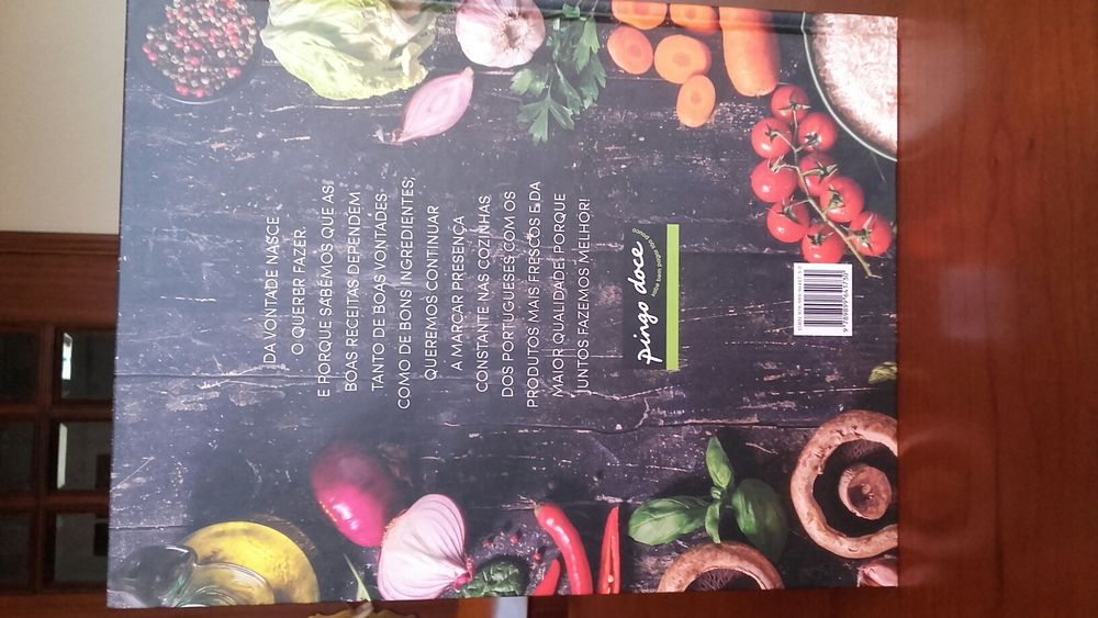 Livro À mesa com o Pingo Doce