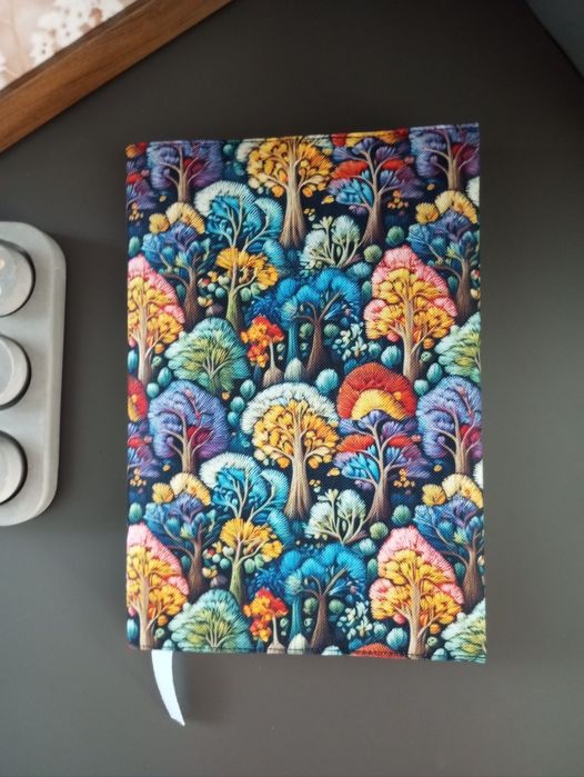 Otulacz na książki, etui, okładka.