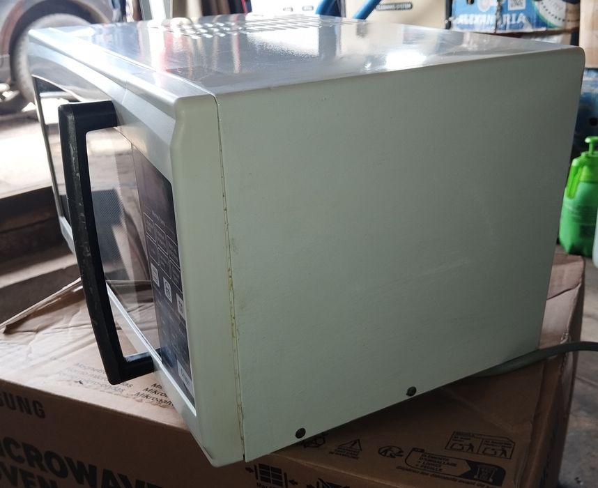 Мікрохвильова піч  Miccromaxx