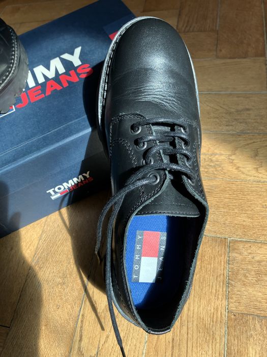Buty skórzane Tommy Hilfiger - 44