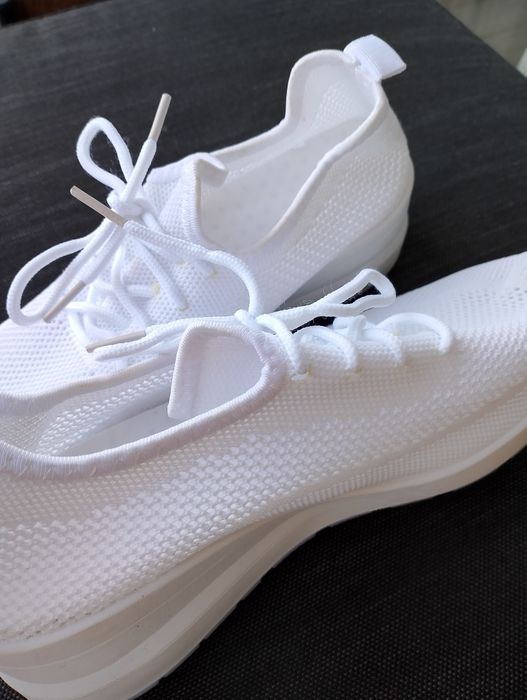 Buty białe Nowe  rozmiar 39